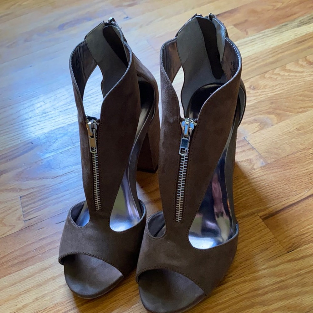 Pick toe shoe Carlos Santana size 9.5